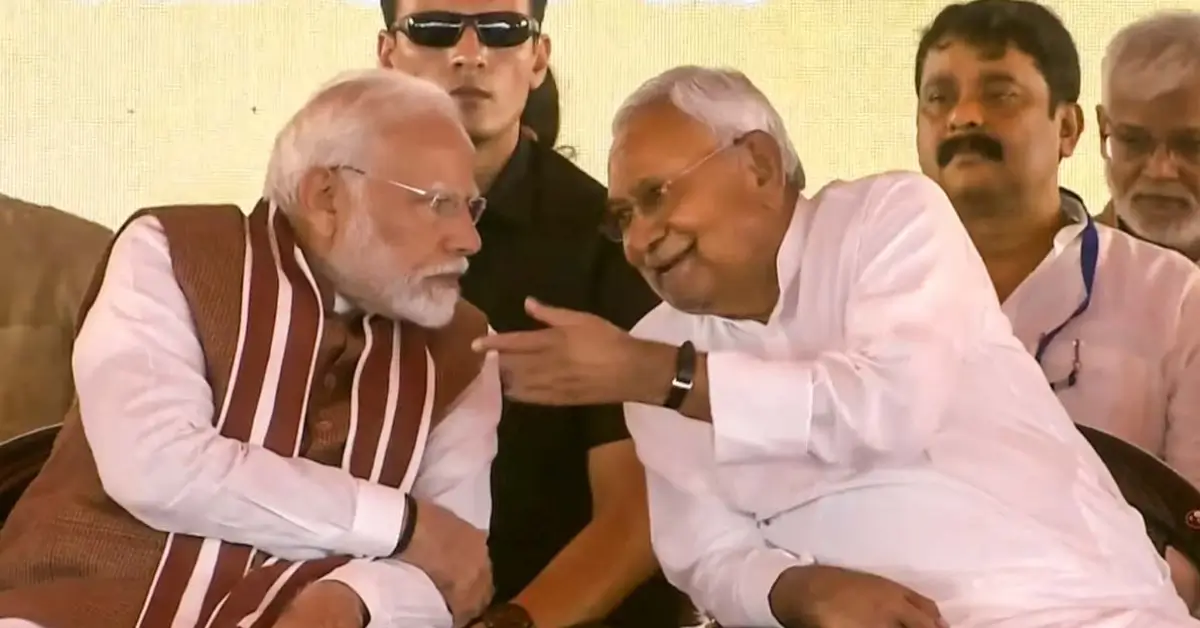 PM मोदी दरभंगा में एम्स की आधारशिला रखते हुए जनता को संबोधित करते हुए